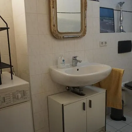 Bright Cozy Studio Flat In